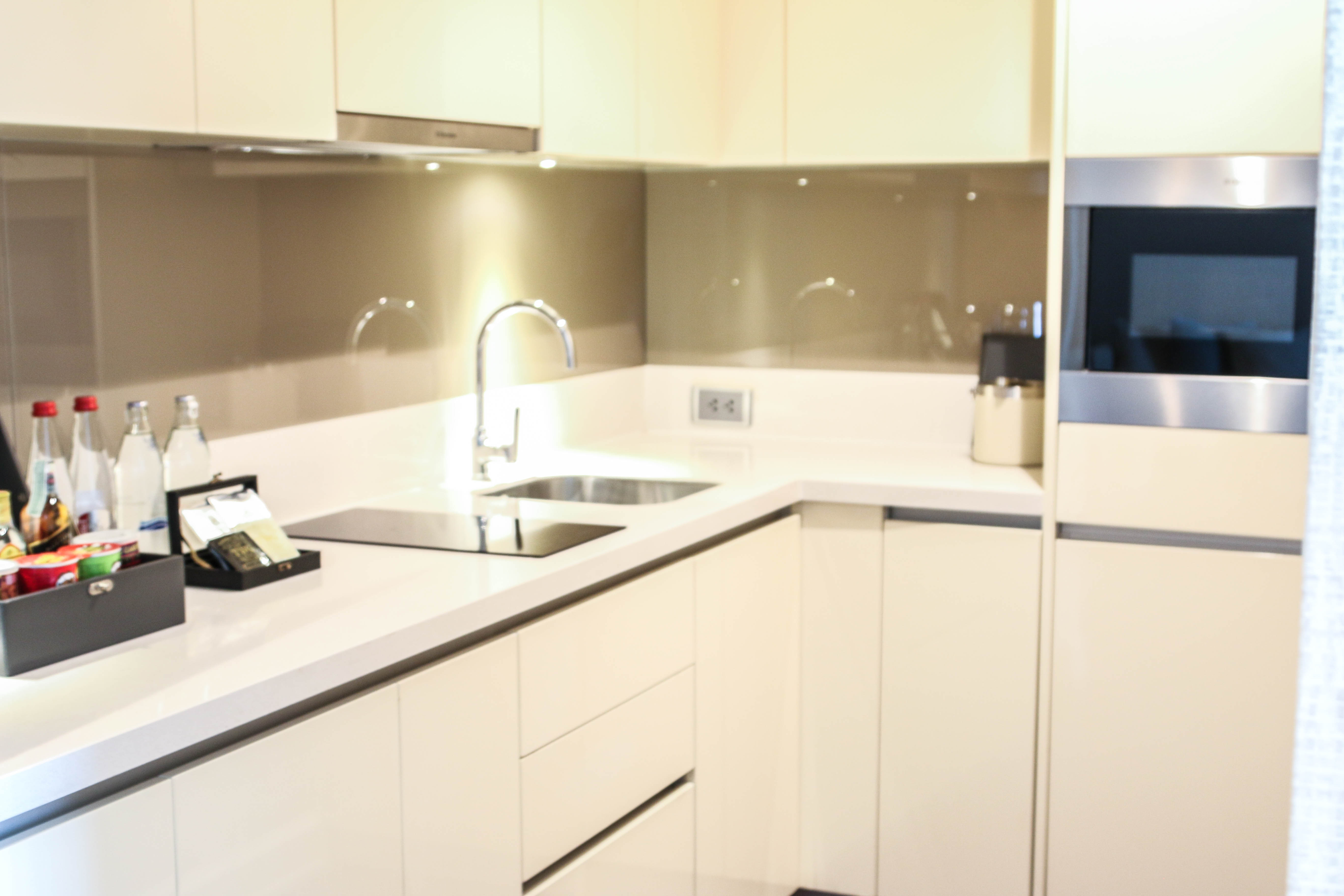 oriental-residence-bangkok-hotel-kitchen