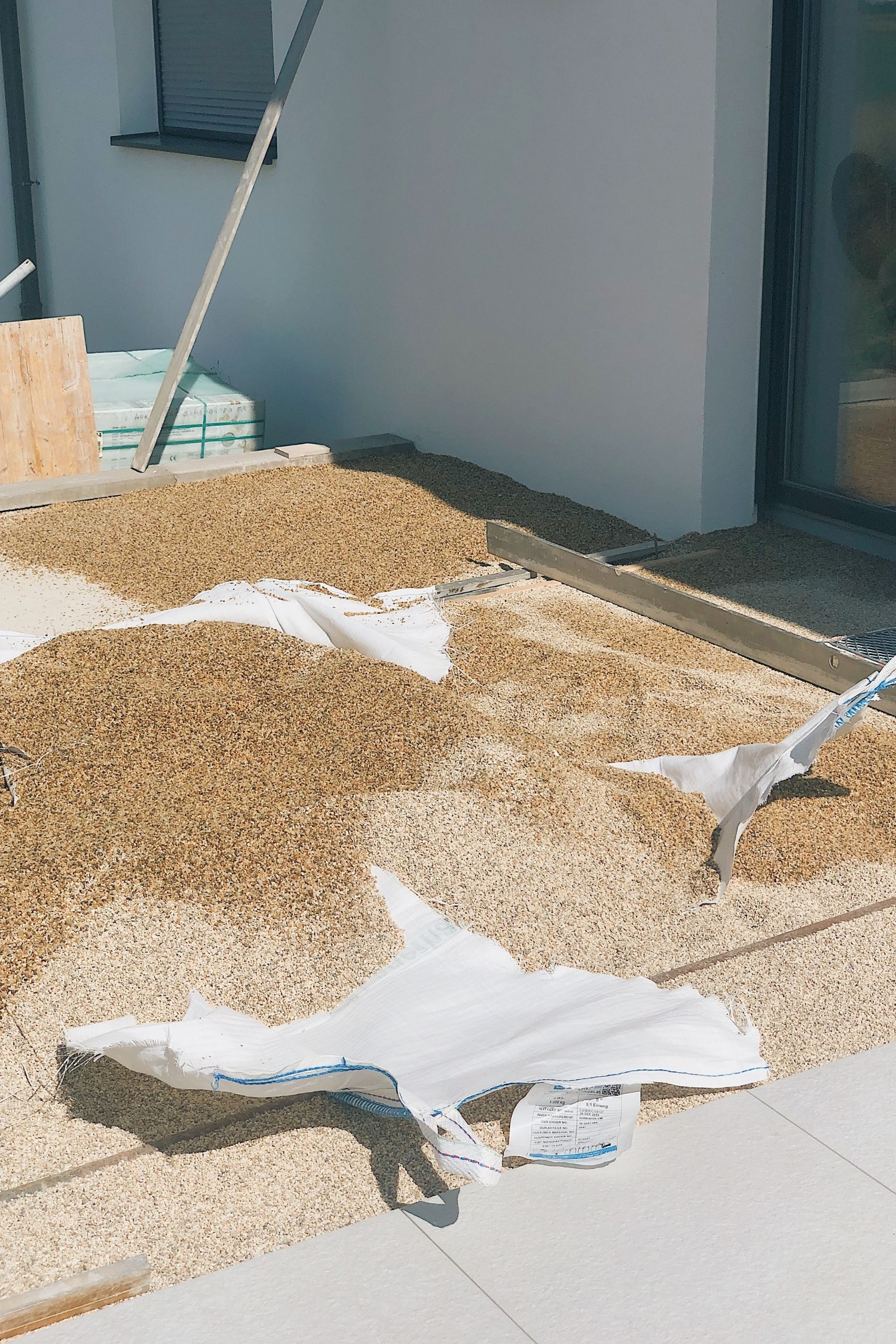 terrassenbau-feinsteinplatten-splittbett-selber-bauen-lagerhaus-material Terrassenplatten verlegen